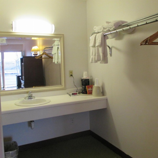 Paragon Inn Hillsboro image 5